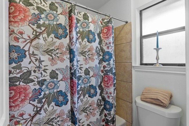 Building Photo - 1802 Dixie Ln