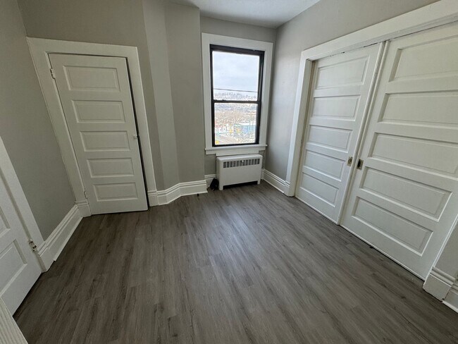 Building Photo - 810 Amity St