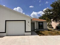 Building Photo - 1107 Diplomat Pkwy E