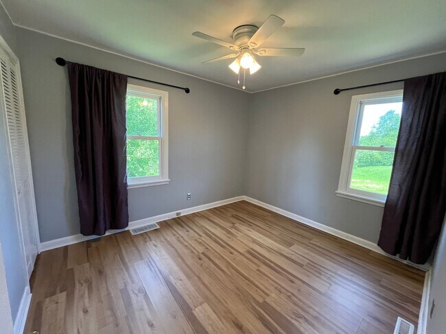 Building Photo - Two Bedroom Single Family Home on 3 Acres!