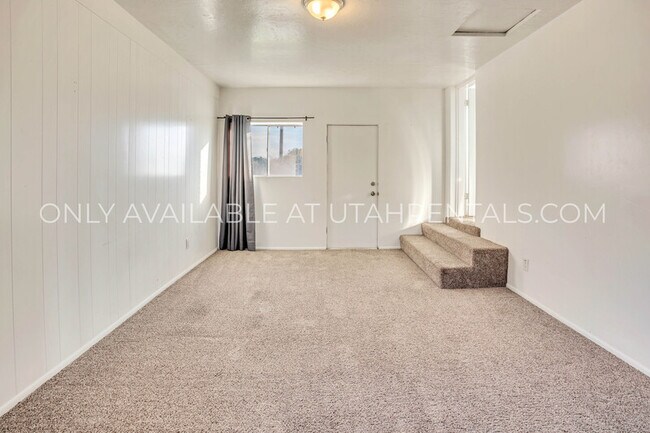 Building Photo - 360 E 400 S