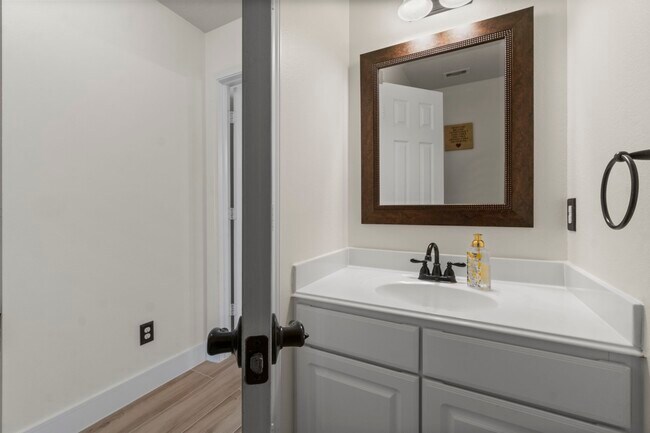 Building Photo - 16859 Blackberry Lily Ln