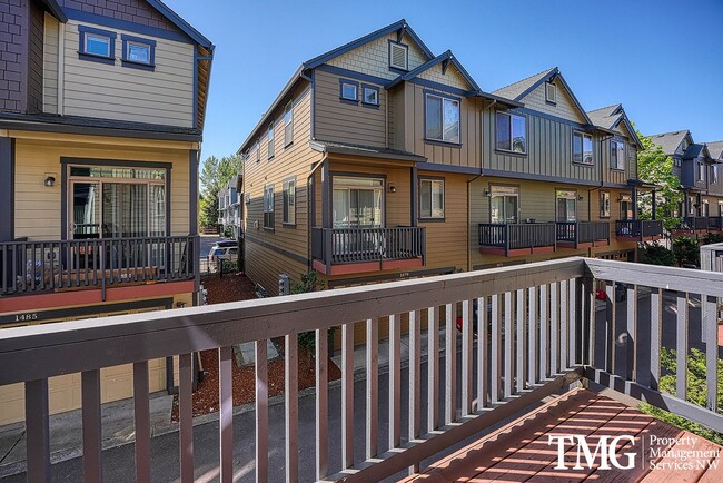 Building Photo - Gorgeous Two Bedroom Townhome in Hillsboro!