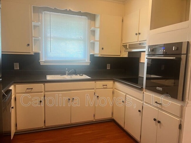 Building Photo - 305 Woodland Dr