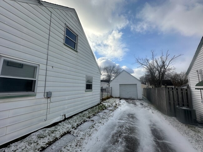 Building Photo - 112 N Edgehill Ave