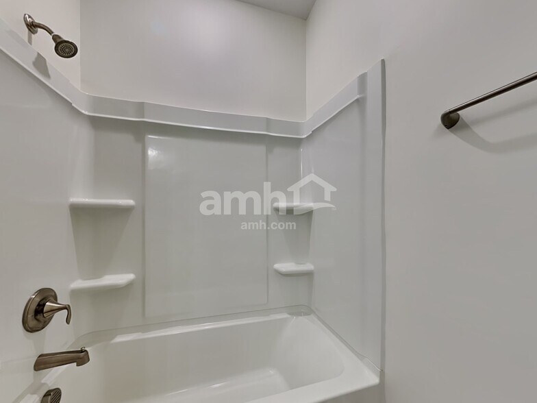 Building Photo - 322 Azore Way