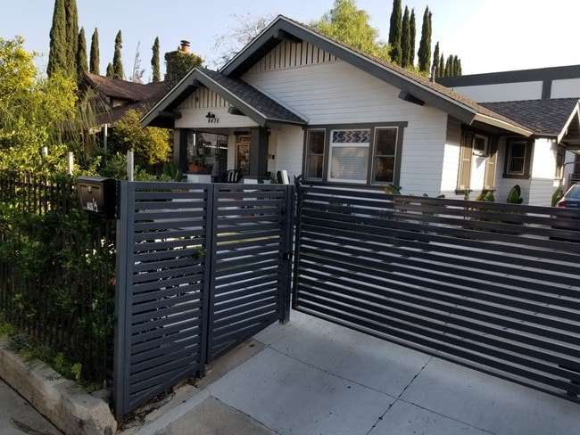 Gated - 4436 Kingswell Ave