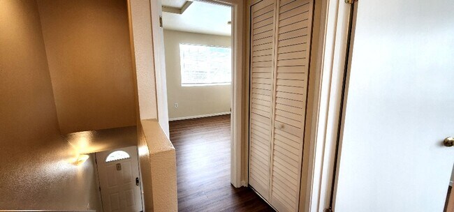 Building Photo - Cute 2 Bedroom 1 Bath Condo Daniels Avenue Vallejo New Flooring and Paint ***MOVE-IN SPECIAL***
