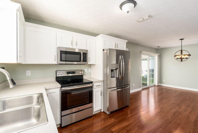 Building Photo - 1383 Pansy St