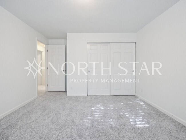 Building Photo - Beautifully Maintained Single-Level Home w...