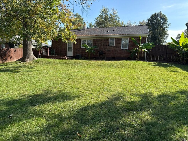 Building Photo - Updated Brick Ranch