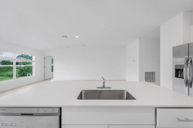 Building Photo - 4138 E Gator Cir