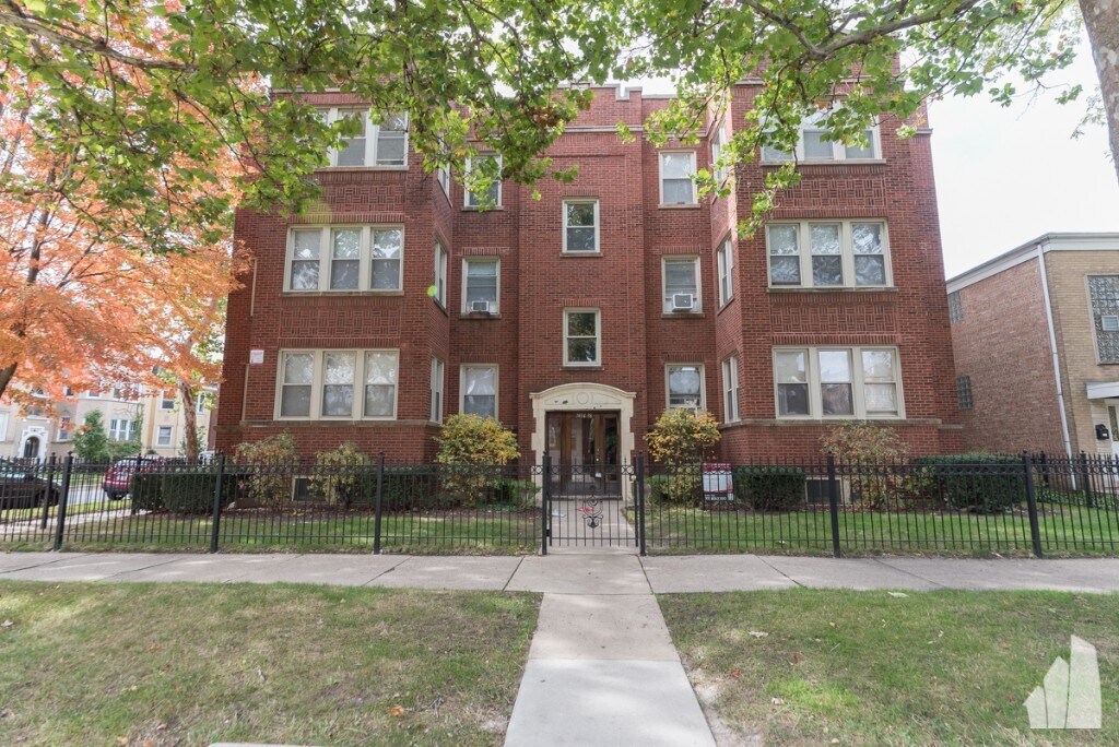 Building Photo - 7440 N Artesian Ave