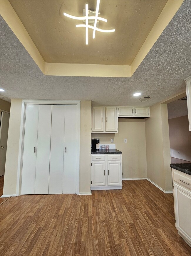 Building Photo - 8622 Quail Burg Ln