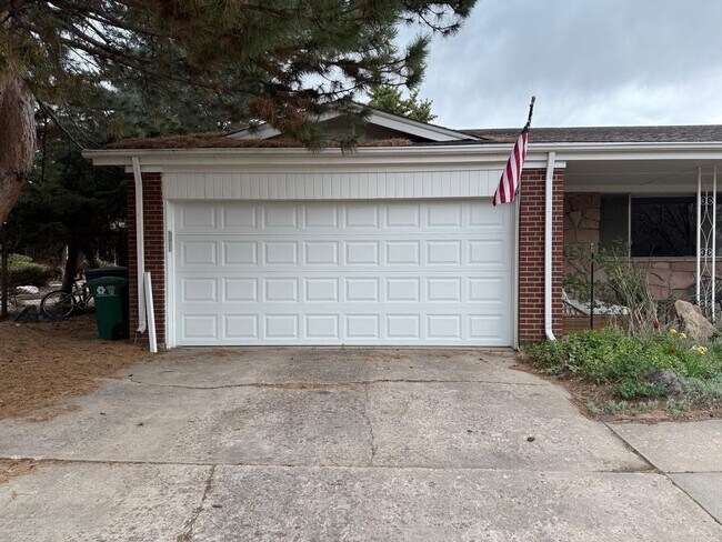 Building Photo - Spacious 5BR House in Denver
