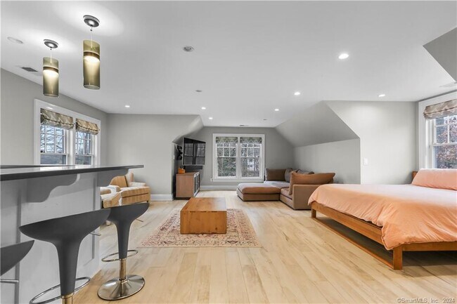 Building Photo - 46 Burr Farms Rd