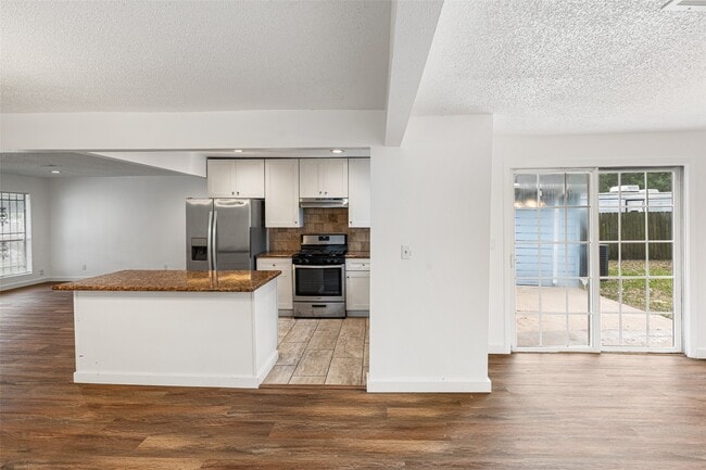 Building Photo - 9005 Gabriel St