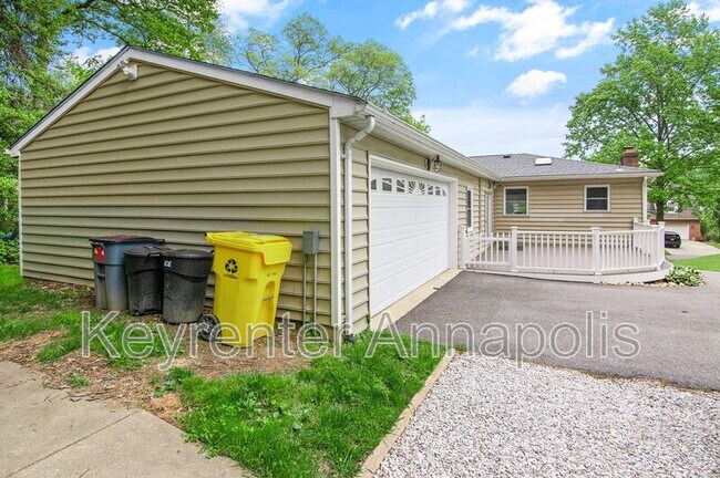 Building Photo - 840 Valentine View