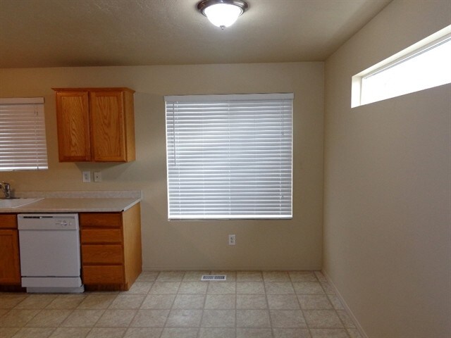 Building Photo - 1836 N Stallion Ln