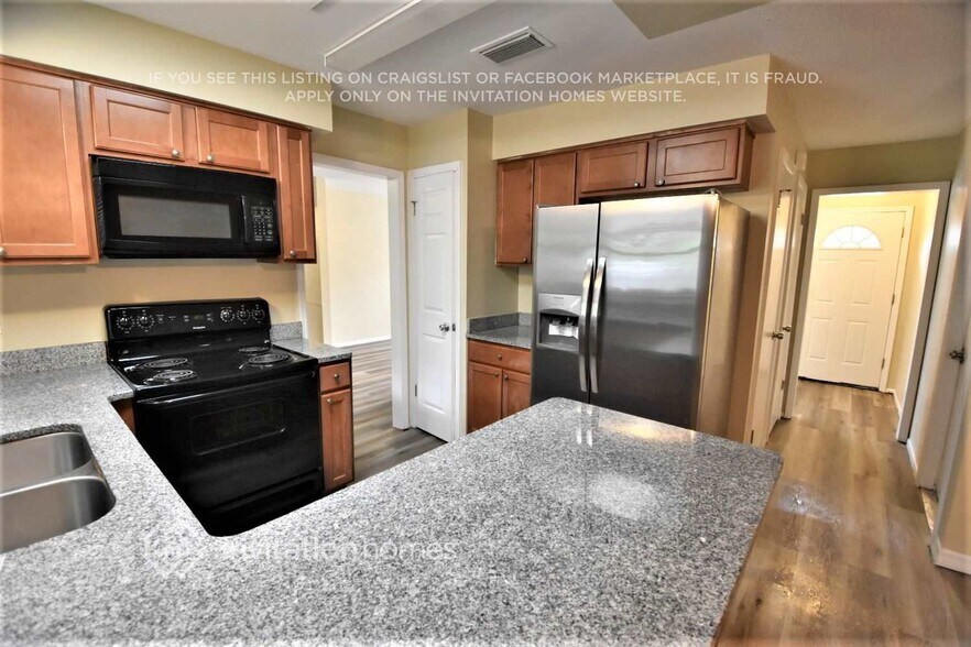 Building Photo - 620 Swallow Dr