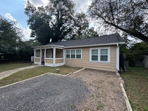 Building Photo - Updated 3/2 House across Shorter Universit...