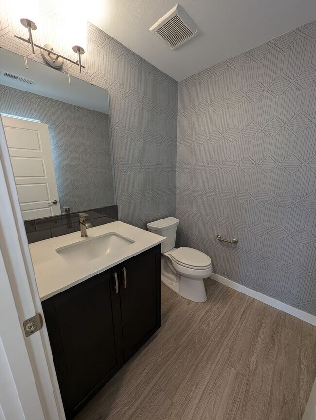 Building Photo - LIKE-NEW 4 bedroom home in Lacey!