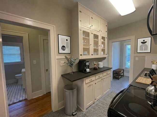 Building Photo - 2114 W Dekle Ave