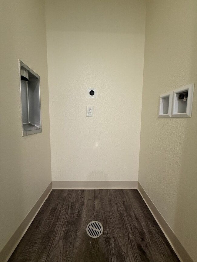 Building Photo - Free Month of Rent for Move in before Dec 1st - Brand New Upstairs 3 Bedroom Apartment with a View