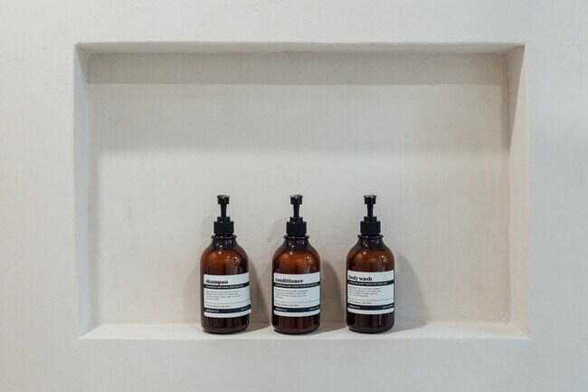 Building Photo - 4866 Hillside Dr