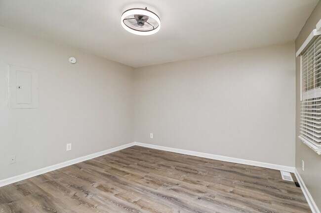 Building Photo - Renovated 3-Bed Gem in Southwest Atlanta