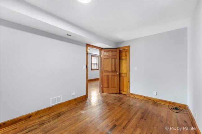 Building Photo - 2515 N Talman Ave