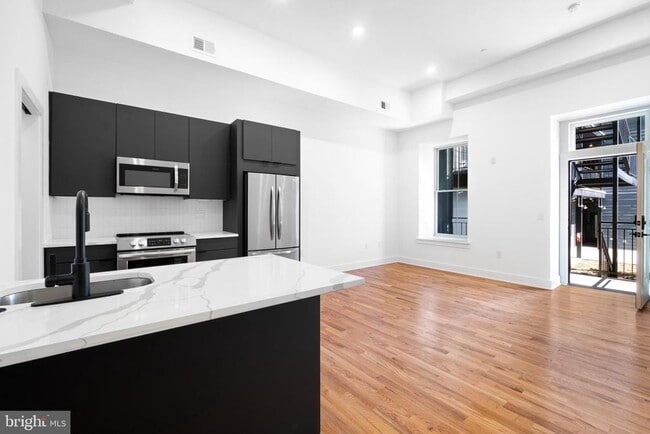 Building Photo - 1221 4 St