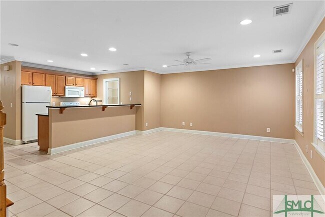 Building Photo - 301 W Taylor St