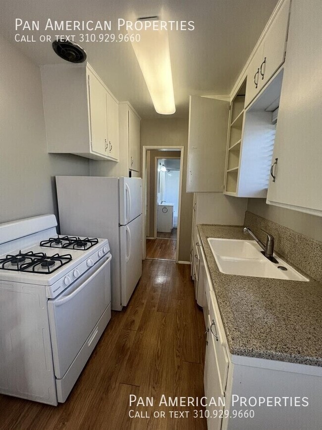 Building Photo - 335 S Los Robles Ave