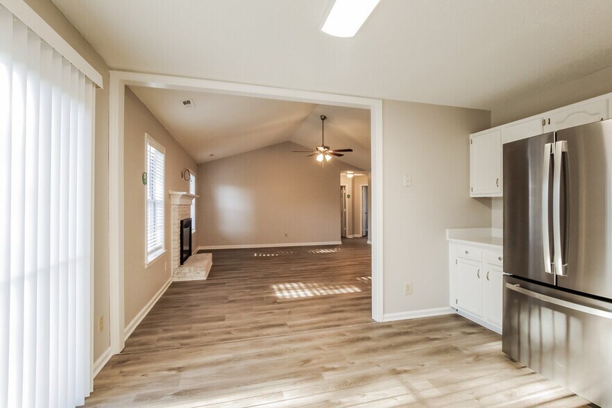 Building Photo - 4009 Beaverbrook Dr