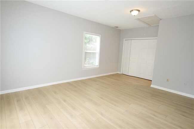 Building Photo - 1092 Mountain Springs Dr