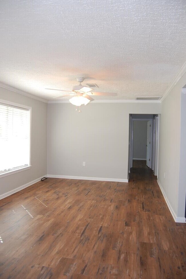 Building Photo - 111 Smallridge St