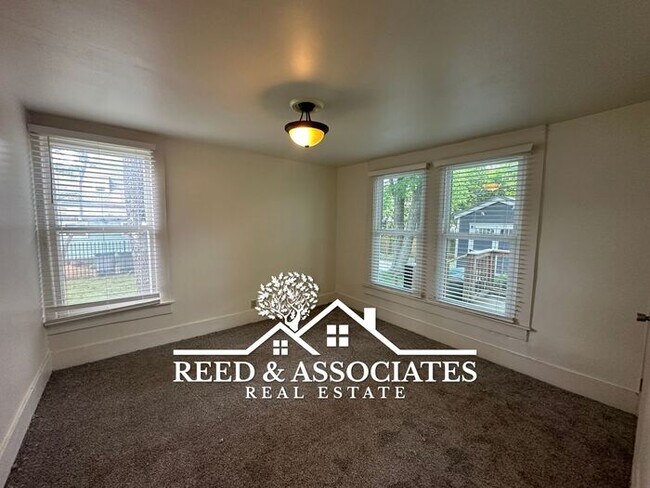 Building Photo - Spacious 5-Bedroom - Copper Young Area