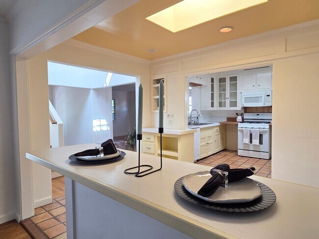 Building Photo - Beautiful Encinitas Home with Ocean Views!