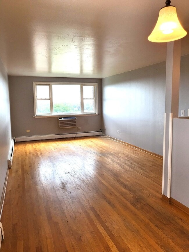 Building Photo - 4600 N Cumberland Ave