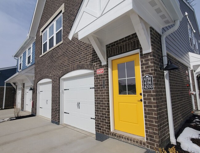 Building Photo - 2 Bedroom with 2 Bath Condo