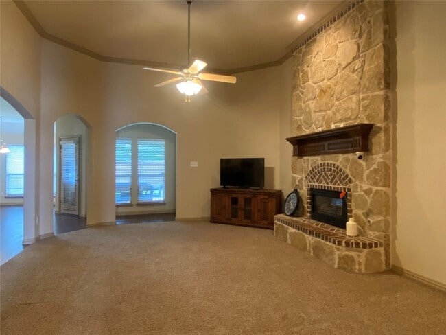 Building Photo - 380 Spring Meadow Dr