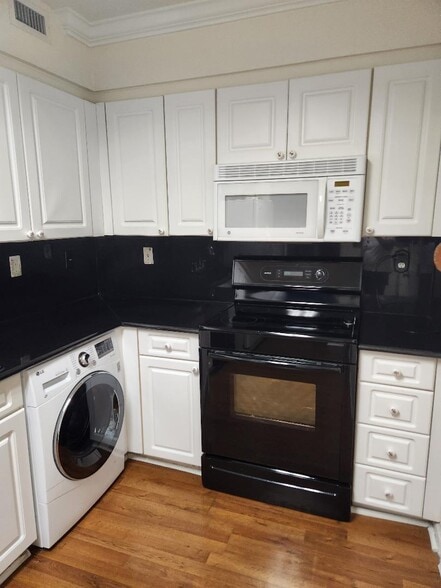 washer/dryer - 2501 S Ocean Dr