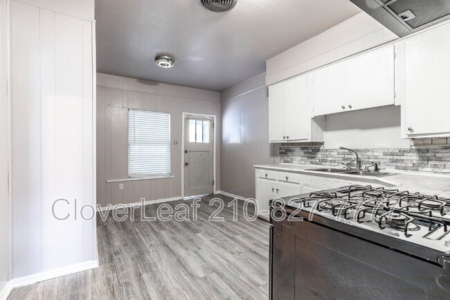 Building Photo - 3402 W Travis St