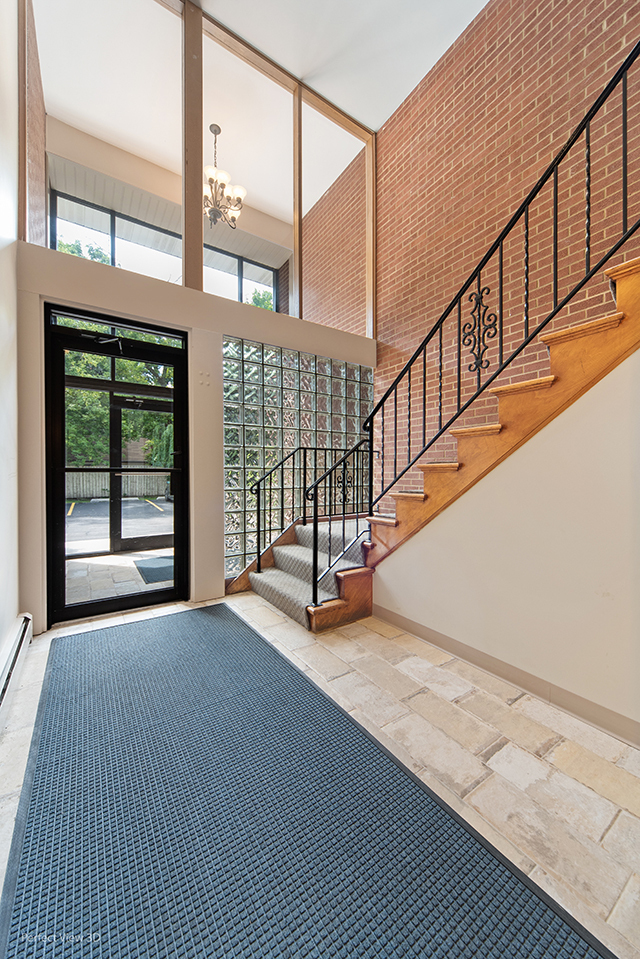 Building Photo - 709 W Park Ave