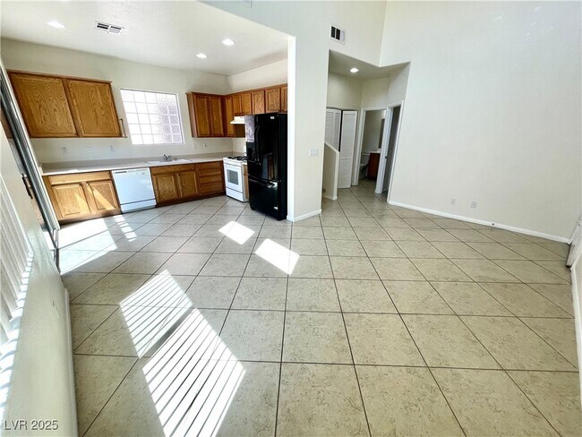 Building Photo - 8233 Strawberry Spring St