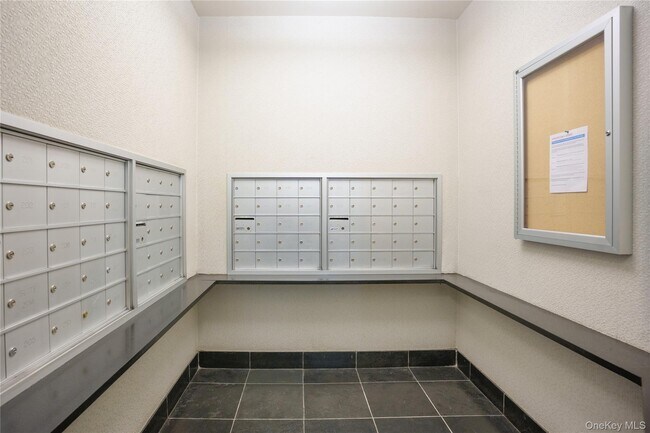 Building Photo - 25 Leroy Pl