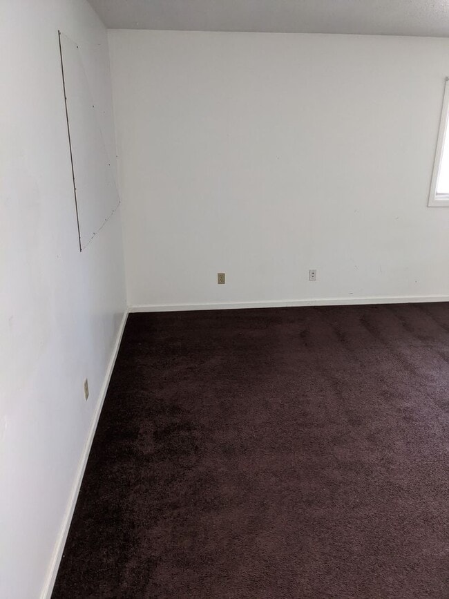 Building Photo - 1709 E Willow Ct