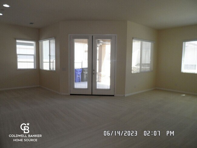 Building Photo - Sun City 55+ Gated Community, Golf Course, Clubhouse, 2 Bedroom, 2.5 Bathrooms, 2.5 Car Garage, 2...