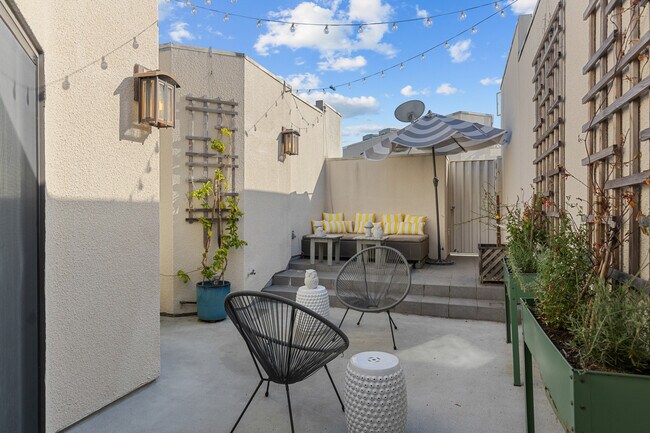 Building Photo - 12000 Goshen Ave